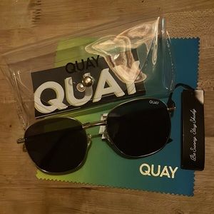 Quay Australia Jezabell Sunglasses Gold/Smoke